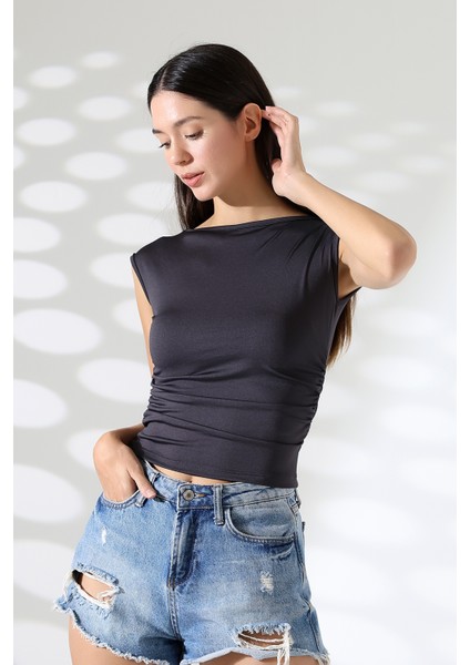 Kayık Yaka Japone Kol Büzgülü Basic Kolsuz Kadın T-Shirt 21895 Füme