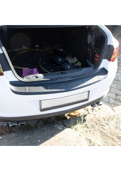 Opel Astra J Arka Tampon Eşiği - Mat Siyah | 2010-2018 Arası, HB modelleri