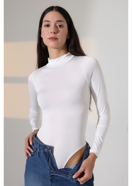 Mikro Yarım Balıkçı Yaka Uzun Kol Altı Külotlu ve Çıt Çıtlı Basic Kadın Bodysuit 21942 Ekru modelleri