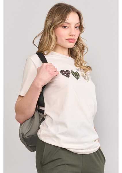 Çetinkaya Fithit 8318 Bayan Bisiklet Yaka 30/1 Compact Penye Süprem Baskılı T-Shirt Koyu Krem