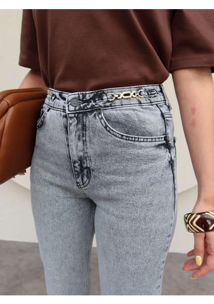 Bel Aksesuarlı Momfit Jean fiyatları