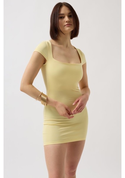 Pencere Detay Mini Dekolte Elbise
