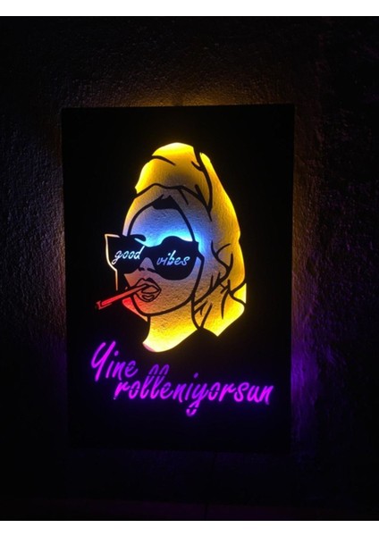Good Vibes-Yine Rolleniyorsun Yazılı LED Işıklı Ahşap Tablo (60X40CM)