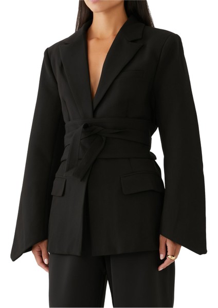 Zamansız Şıklıkta Modern Blazer