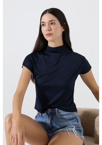 Yumuşak Dokulu Kendiliğinden Kollu Dik Yaka Basic Crop Kadın T-Shirt 22002 Lacivert