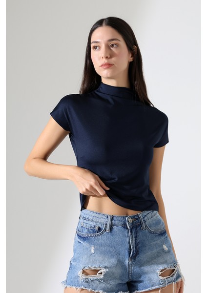 Yumuşak Dokulu Kendiliğinden Kollu Dik Yaka Basic Crop Kadın T-Shirt 22002 Lacivert