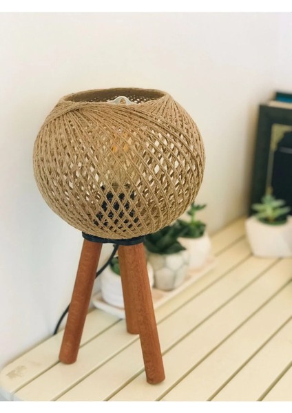 Ahşap Üç Ayaklı Abajur Jüt Top Başlıklı Aydınlatma