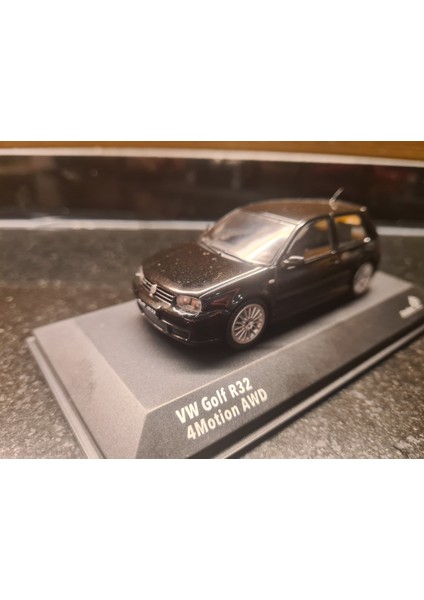 1/43 Volkswagen Golf 4 R32 4motion