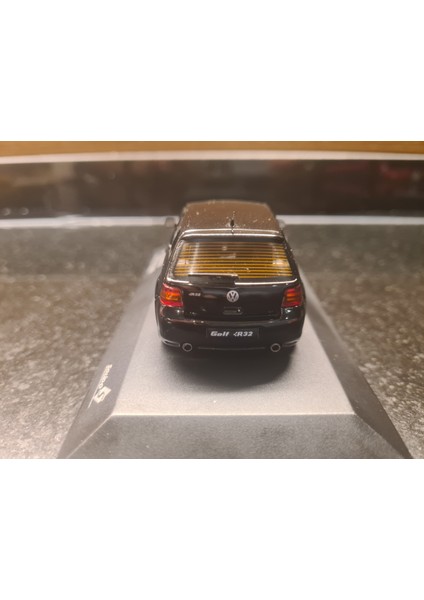 1/43 Volkswagen Golf 4 R32 4motion fiyatları