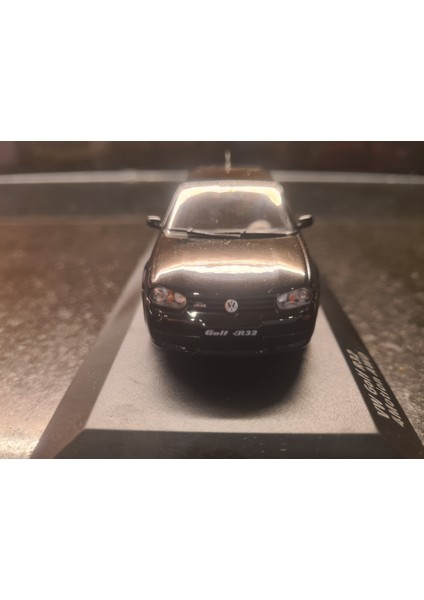 1/43 Volkswagen Golf 4 R32 4motion modelleri