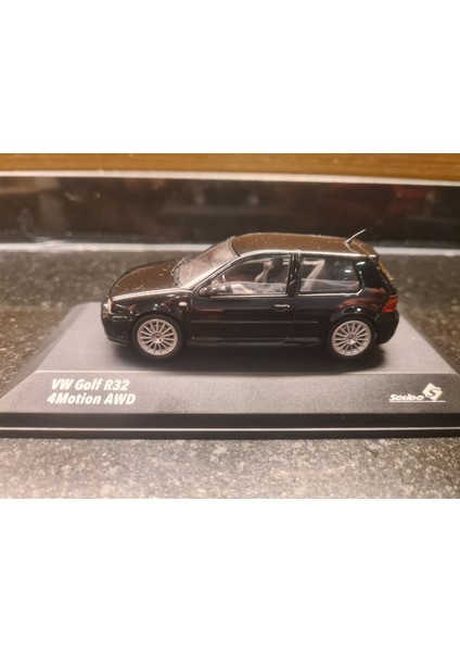 1/43 Volkswagen Golf 4 R32 4motion fırsatları