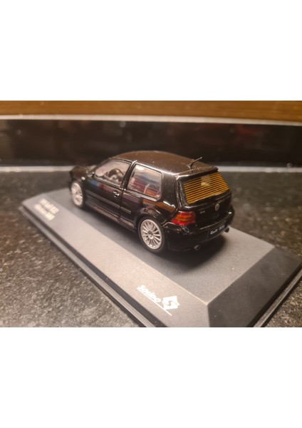 1/43 Volkswagen Golf 4 R32 4motion indirimleri