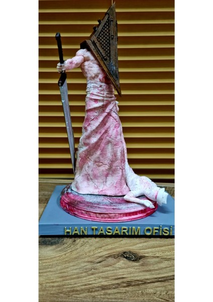 Pyramid Head 29 cm Figür Silent Hill Nurse