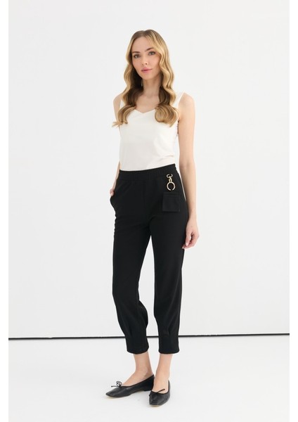 Ufak Cep Aksesuarlı Paçası Dikişli Pantolon