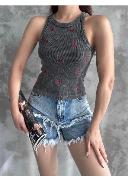 Kırmızı Kalp Nakışlı Gri/füme Yıkamalı Sıfır Yaka Sıfır Kol Bluz/atlet/croptop