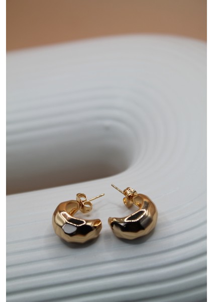 Xuping Oval Doku Detaylı Minimal Küpe
