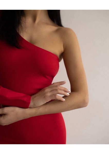 Tek Kol Kırmızı Slim Fit Kısa Düz Renk Sade Şık Mini Elbise