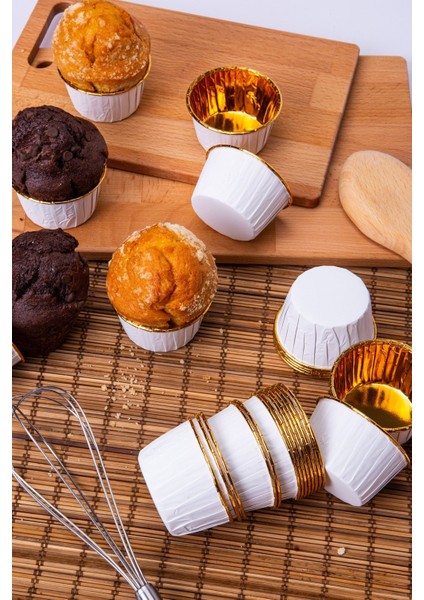 Beyaz Parlak Karton 25'Li Kek Kalıbı Kenarı Gold Kaplama Fırında Dağılmayan 6.5X4 cm Muffin Cupcake