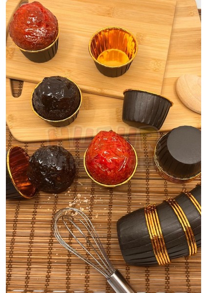 Siyah Parlak Karton 25'Li Kek Kalıbı Kenarı Içi Gold Kaplama Fırında Dağılmayan 6.5X4 cm Muffin Kab