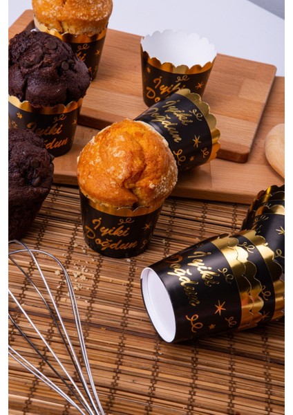 Gold Yaldızlı Siyah 12'li Kek Kalıbı Iyiki Doğdun Yazılı Fırında Dağılmayan 6.5X5 cm Muffin Cupcake modelleri