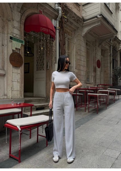 Biyeli Croptop Regular Kesim Fitilli Bol Paça Eşofman Büstiyer Takım - Gri