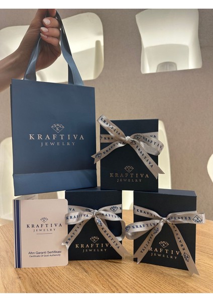 14 Ayar Altın Oval Plakalı Kolye Ucu fırsatları