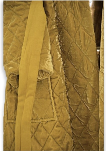 OVERSİZE S / 36 DOLGULU KAPİTONE DİKİŞLİ HAKİ PARLAK GÖRÜNÜMLÜ BAĞLAMALI KABAN /PALTO modelleri