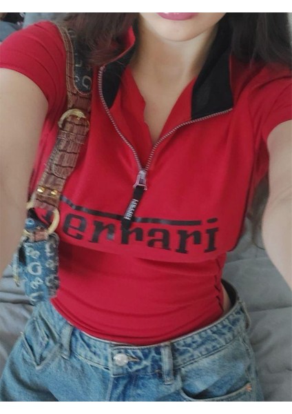 Car Detail Red & Black Baskılı Fermuarlı Crop Bluz fırsatları