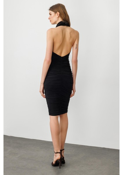 Siyah Halter Yaka Drapeli Sırt Dekolteli Midi Boy Elbise indirimleri