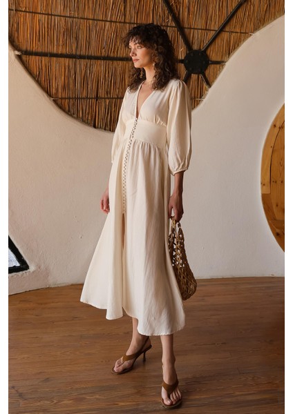 V Yaka Giritli Düğme Detaylı Poplin Elbise Krem 9290-E fırsatları