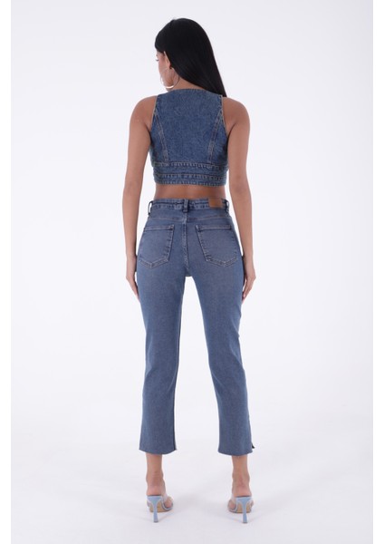 Cepleri ve Paçaları Taş Detaylı Yüksek Belli Mom Fit Kadın Kot Pantolon Jean Orta Mavi Tintli Denim fırsatları
