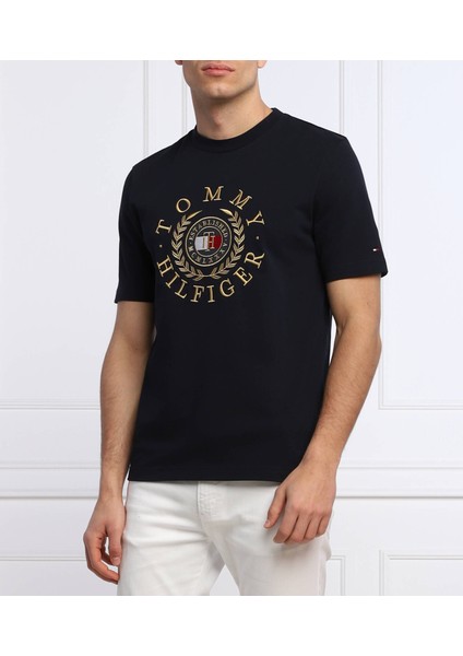 Bisiklet Yaka Göğüsde Nakış Işlemeli Logolu T-Shirt
