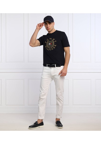 Bisiklet Yaka Göğüsde Nakış Işlemeli Logolu T-Shirt