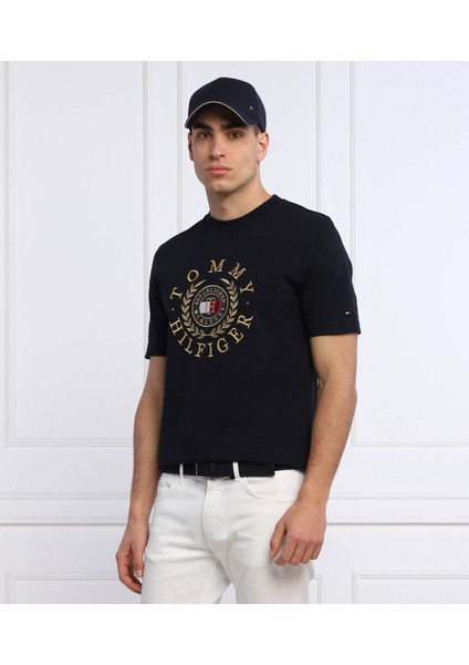 Bisiklet Yaka Göğüsde Nakış Işlemeli Logolu T-Shirt