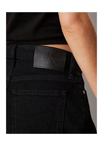 Mom Short