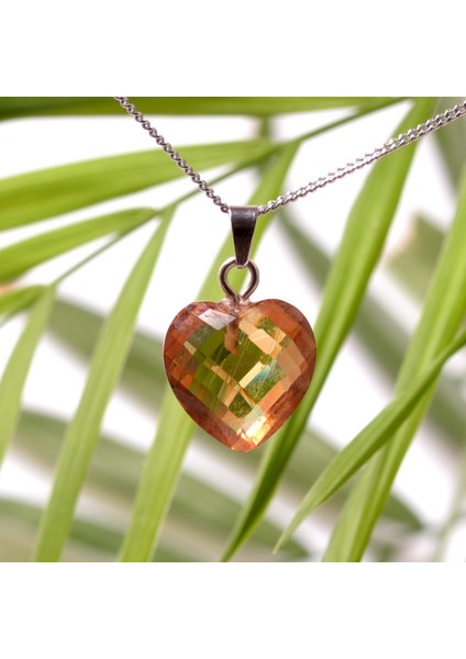 Sentetik Zultanit Taşı Kalp Kolye - Işığa Göre Renk Değiştiren Ürün