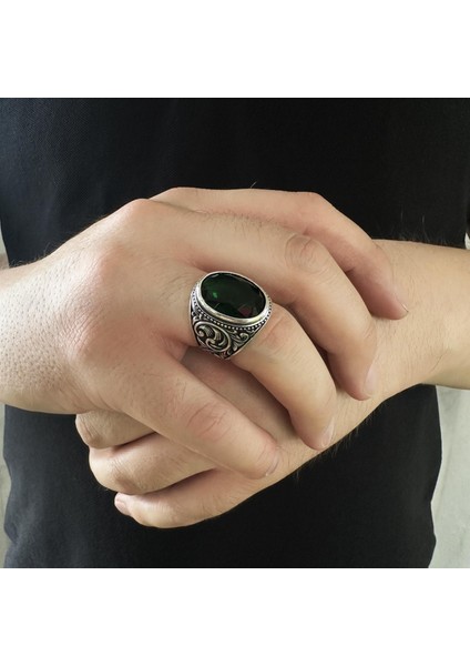 925 Ayar Gümüş Kalem Işlemeli Yeşil Zirkon Taşlı Oval Erkek Yüzük modelleri