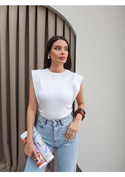 Omuz Taş Detaylı T-Shirt