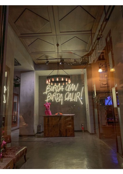 Neon LED Dekoratif Aydınlatma -Burda Olan Burda Kalır, 60X35CM-