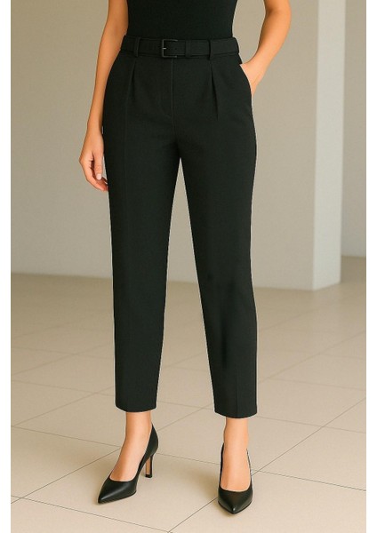 Beli Kemerli Çift Cepli Pantolon