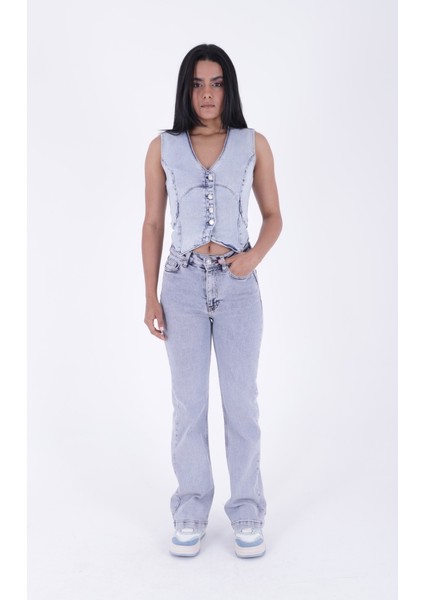 Yüksek Belli ve Cepli Boru Paçalı Relaxed Kadın Kot Pantolon Açık Mavi Jean Denim Dört Mevsim