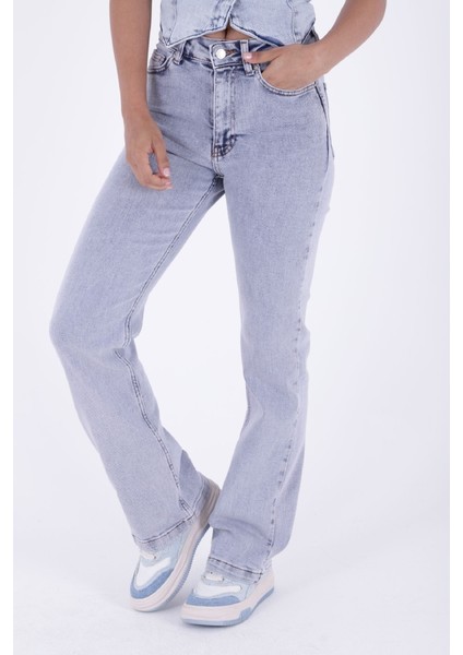 Yüksek Belli ve Cepli Boru Paçalı Relaxed Kadın Kot Pantolon Açık Mavi Jean Denim Dört Mevsim