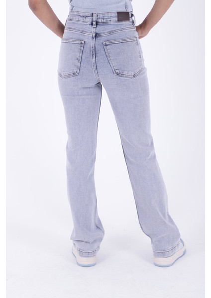 Yüksek Belli ve Cepli Boru Paçalı Relaxed Kadın Kot Pantolon Açık Mavi Jean Denim Dört Mevsim