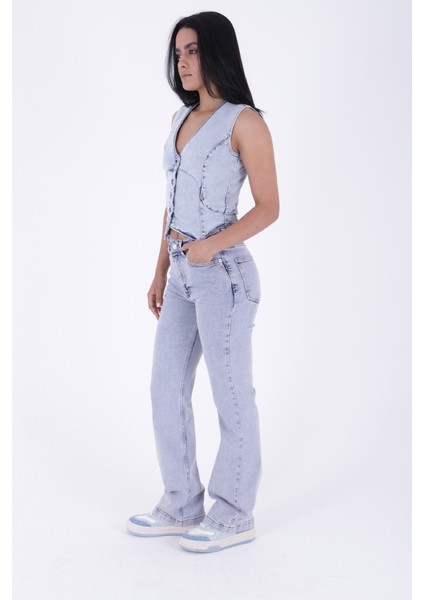 Yüksek Belli ve Cepli Boru Paçalı Relaxed Kadın Kot Pantolon Açık Mavi Jean Denim Dört Mevsim
