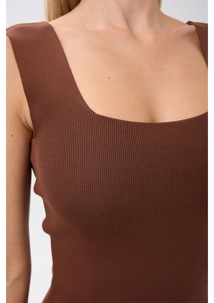 Kadın Kare Yaka Kalın Askılı Basic Fit Bluz Crop Top