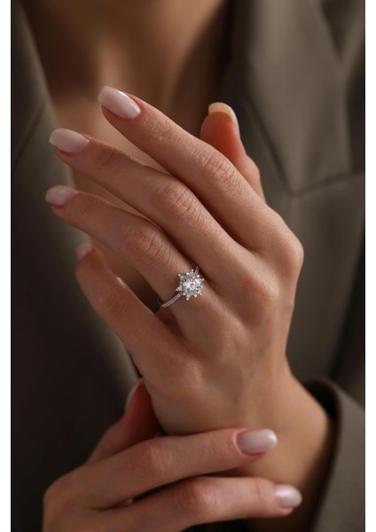 14 Ayar Beyaz Lotus Taşlı Altın Yüzük