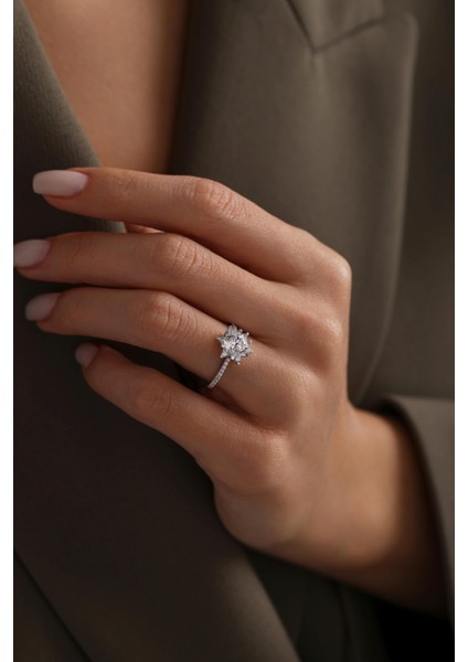 14 Ayar Beyaz Lotus Taşlı Altın Yüzük fiyatları