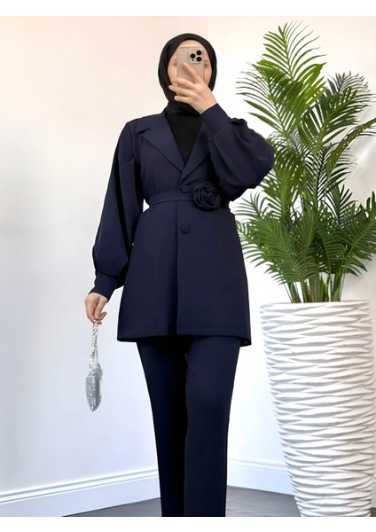 Kemeri Gül Detaylı Kruvaze Yaka Ceket Pantolon Takım fiyatları