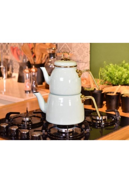 Beyaz emaye çaydanlık takımı, şık ve dayanıklı ev ve mutfak içi kullanım.