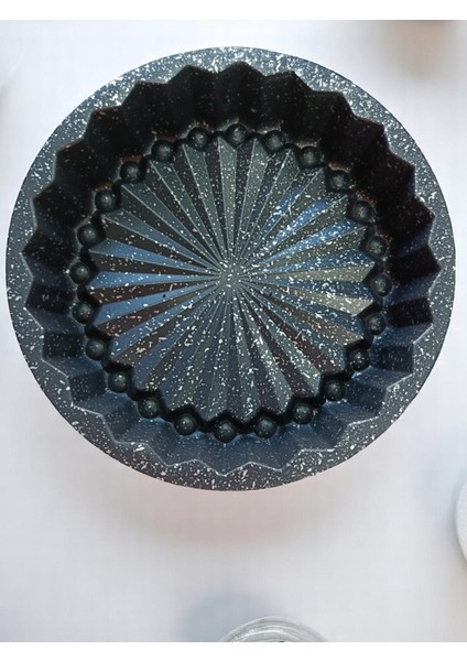 Döküm Turta Kalıbı Hanımeli Dilimli Yuvarlak Siyah Renk 28 cm